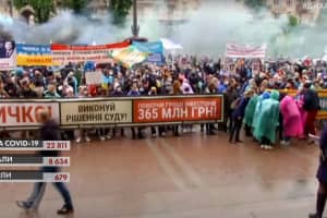 Мітинг інвесторів банку "Аркада" в Києві: люди вимагають добудувати квартири – включення