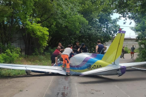 Падіння літака в Одесі: очевидець розповів, що швидка їхала дуже довго