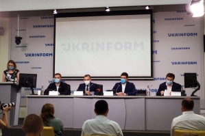 Десятки обшуків, сотні силовиків: у Мінцифри відзвітували про розслідування масового витоку даних українців