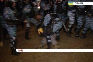 "Беркут" жорстоко розігнав #Євромайдан [відео]