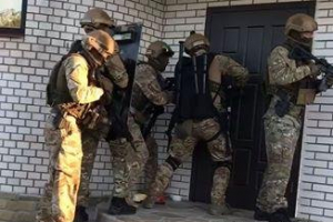 На Київщині затримали озброєну банду, яка пограбувала підприємця