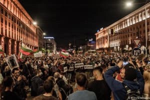 В Болгарии продолжаются массовые акции протеста – произошли столкновения с силовиками