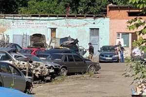 Викрадач авто з Полтави рухається в напрямку Києва: гранату та заручника взяв із собою 