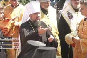 Без хресної ходи та в захисних масках: як віряни відзначали 1032 річницю Хрещення Русі-України