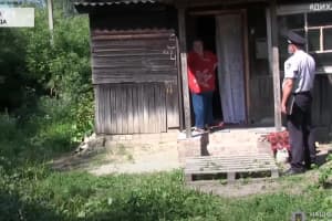 Повалила на землю и начала избивать: 59-летняя женщина проучила грабителя с ножом