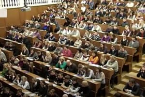 Онлайн и офлайн – как у студентов начался новый учебный год – сюжет