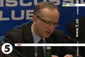 Посол ЄС зустрівся із захисниками затриманого майданівця