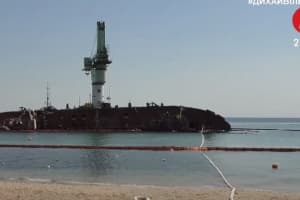 В Одессе снова попытались поднять затонувший танкер 