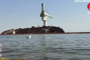 Утечка нефти в воду, призывы Зеленского, дедлайны от Криклия: что мешает убрать танкер Delfi