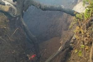 Російські бойовики знищили позиції ЗСУ у Красногорівці, згоріло 6 бліндажів – фото