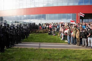 Протести у Білорусі: силовики стріляли у повітря та використовували світлошумові гранати 