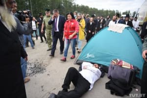 Хасиды на границе покидают 