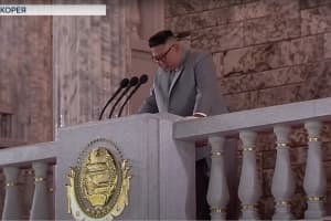 Лидер Северной Кореи Ким Чен Ын расплакался во время публичного выступления