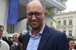 Яценюк: Кредити від МВФ пожвавлять економіку країни