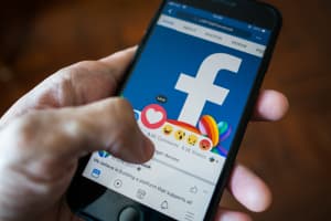 6 часов на "локдауне": Facebook возобновил работу – назвали причину сбоя