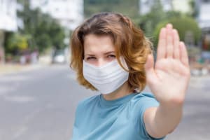 За нарушителями карантина в Украине будут следить через видеокамеры: подробности