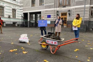&ldquo;Міністерство лікування асфальтом&rdquo;: у Києві пройшла акція за відставку Максима Степанова