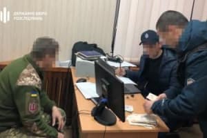 400 тысяч гривен за участие в тендере: чиновника Минобороны поймали на взяточничестве