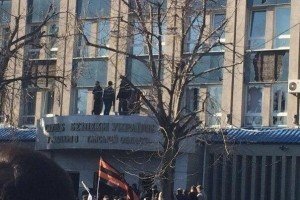 Будівлю СБУ в Луганську заміновано сепаратистами, є заручники