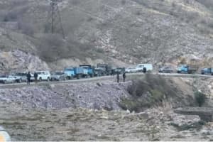 Понад кілометр: на виїзді з Карабаху утворився величезний затор з вірмен, що виїжджають