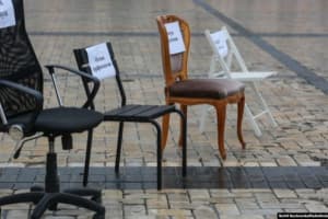 "Продолжаем бороться": в Киеве прошла акция "Пустые стулья" в поддержку украинских узников Кремля