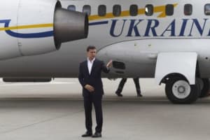 В літаку Зеленського не будуть модернізовувати супутниковий зв'язок – після скандалу гроші вирішили спрямувати на боротьбу з COVID-19