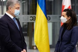 Порошенко і посол Канади обговорили верховенство права та свободу ЗМІ в Україні 