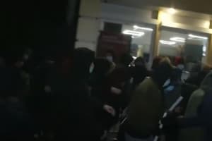 Другий день поспіль Офіс Зеленського привозить найнятих через соцмережі "тітушок" на Антимайдан – блогер