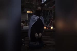 Белорусский активист 7 часов простоял на коленях у посольства Беларуси в Киеве
