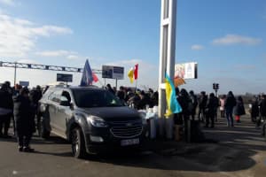Перекривали рух та ночували на трасі: як одеський ринок "7-й кілометр" страйкує проти карантину вихідного дня