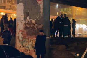 Блогеры заявили, что офис Зеленского и "ОПЗЖ" нанимают титушек для митингов по одной схеме
