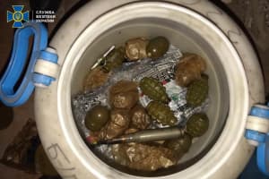 40 гранат, автоматы и снаряды: в столичном офисе Академии аграрных наук нашли схрон с оружием