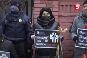 "Нагадаємо, хто винен": у Львові люди вийшли на акцію пам'яті жертв Голодомору – відео