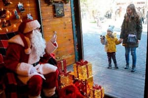 Пандемія COVID-19: як Європа проведе святкові дні в умовах карантину
