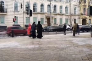 Вторая годовщина объединительного собора: в Софийский собор прибывают представители духовенства
