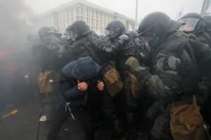 Протест ФОПів на Майдані Незалежності: шумові гранати, сутички та потерпілі (оновлено)