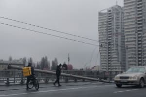 Полиция открыла уголовное дело в связи с падением столбов на Шулявском мосту