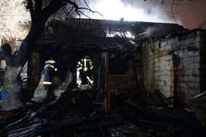 Ночью в Днепре вспыхнул жилой дом – три человека погибли