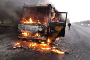 У Дніпрі вщент згорів рейсовий автобус – фото