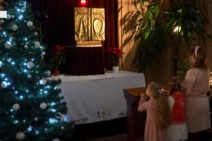 Пандемія не затьмарить свята: у Києві віряни прийшли відзначити Різдво до храмів