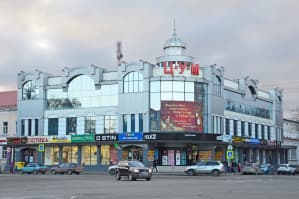 У Росії військові випадково вгатили з гармати по ТРЦ