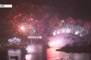 Під бій курантів: як світ проводжав нелегкий 2020 і зустрічав 2021
