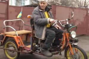 У Черкасах пенсіонер власноруч змайстрував мотоцикл з велосипеду