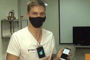 У Дніпрі школярі розробили маску, що виявляє симптоми COVID-19 – як вона працює