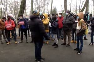 Студенты-иностранцы вышли на акцию протеста под ОПУ и озвучили свои требования – видео