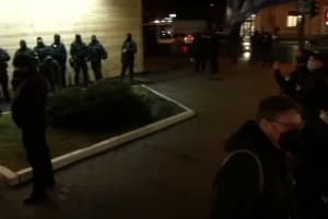 "Вони не мають вказувати, яких героїв нам вшановувати": активісти прийшли до посольства Ізраїлю
