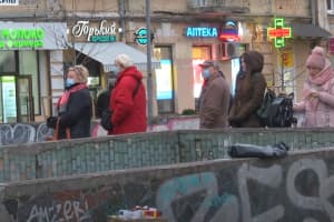 Ще дві області України на межі потрапляння до "червоної" COVID-зони