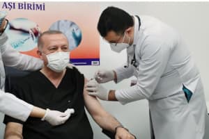 Президент Туреччини вакцинувався від коронавірусу