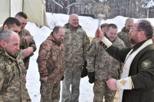 Пірнути в озеро в -18: як українські захисники святкували Водохреще