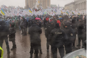 Митинг ФЛП: участники акции двинулись к посольству США в Украине – включение